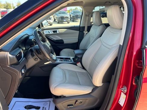 Used 2020 Ford Explorer Platinum w/ Premium Technology Package image 13