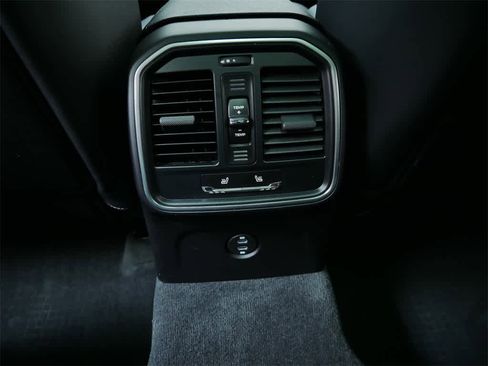 Used 2025 Porsche Macan image 15