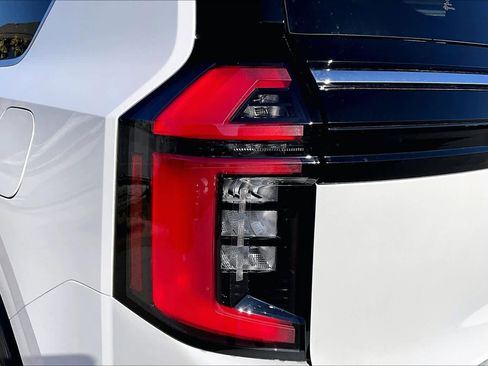 New 2026 Nissan Armada SV image 12