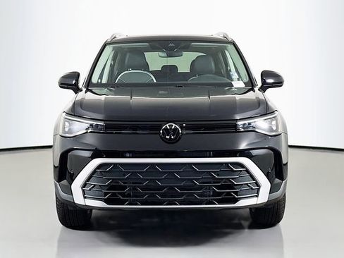 New 2025 Volkswagen Taos SE image 2