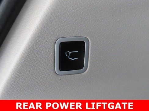 Used 2024 Chrysler Pacifica Touring-L image 31