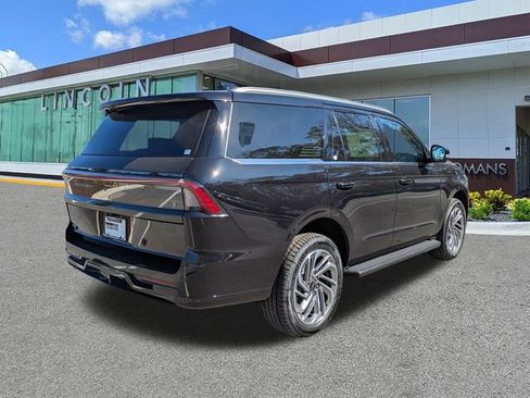 New 2026 Lincoln Navigator Premiere AWD/4WD image 4