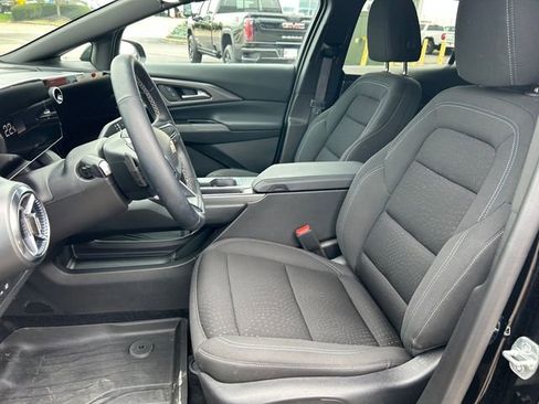 Used 2025 Chevrolet Equinox EV LT w/ Comfort Package image 24