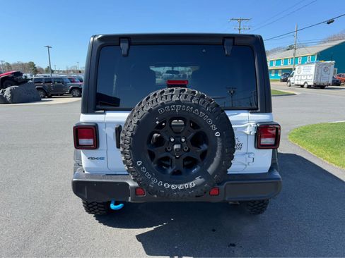 Used 2023 Jeep Wrangler Unlimited w/ Cold Weather Group AWD/4WD image 7