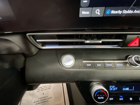 Used 2025 Hyundai Elantra SEL image 17