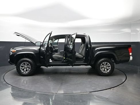 Used 2017 Toyota Tacoma SR5 w/ Tow Package RWD image 30