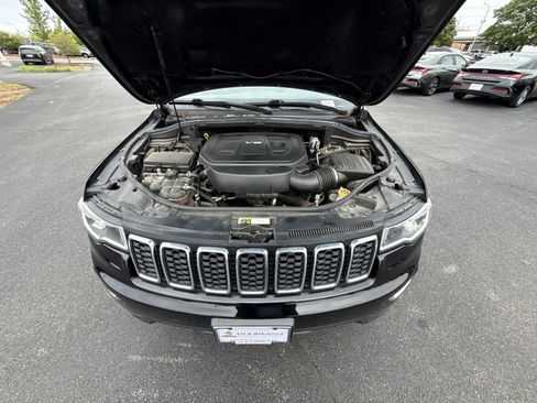 Used 2018 Jeep Grand Cherokee Laredo AWD/4WD image 24