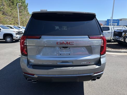 Used 2025 GMC Yukon XL AT4 w/ AT4 Premium Plus Package AWD/4WD image 10
