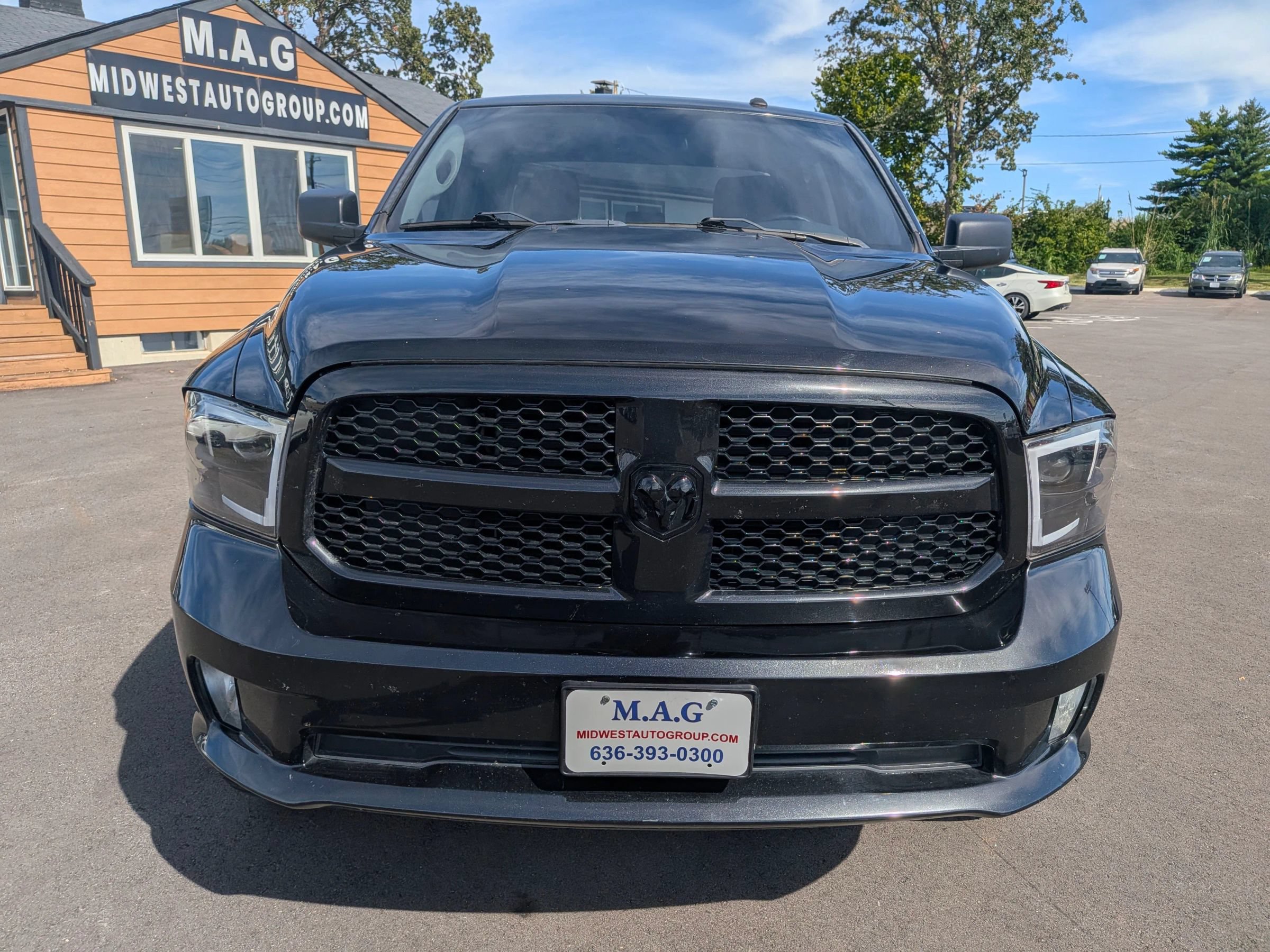 Used 2018 RAM 1500 Express w/ Black Ram 1500 Express Group AWD/4WD image 9
