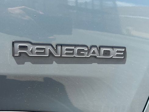 Used 2017 Jeep Renegade Altitude FWD image 15