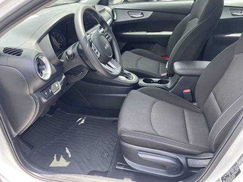 Certified 2023 Kia Forte LXS w/ LXS Technology Package FWD image 8