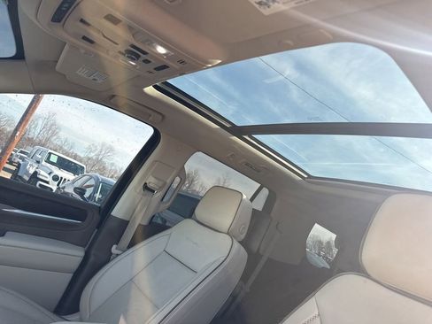 Used 2023 GMC Yukon Denali w/ Denali Reserve Package image 6