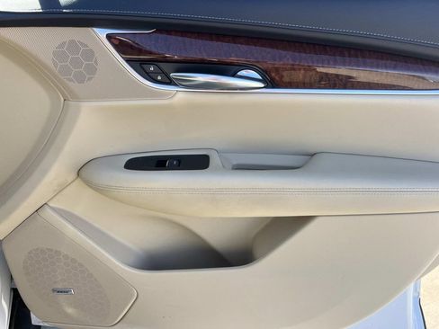 Used 2017 Cadillac XT5 Luxury FWD image 26
