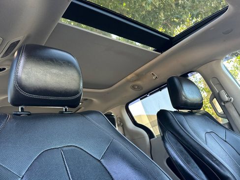 Used 2018 Chrysler Pacifica Limited FWD image 17