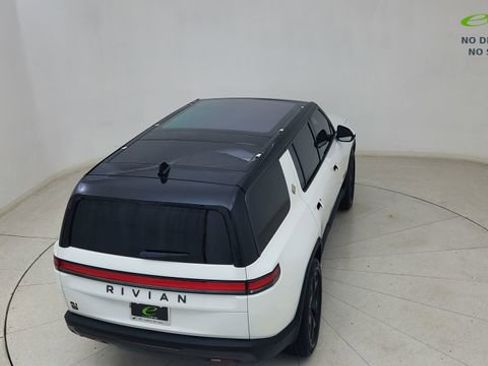 Used 2025 Rivian R1S Premium AWD/4WD image 86