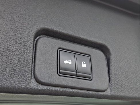 Used 2021 Nissan Rogue Platinum FWD image 27