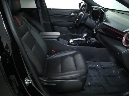 Used 2025 Chevrolet Trax RS w/ Sunroof Package FWD image 34