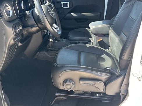 Used 2022 Jeep Wrangler Unlimited Sahara image 9