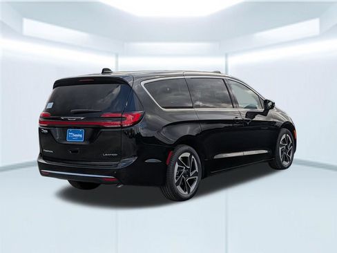 New 2027 Chrysler Pacifica Limited w/ Family Tech Group FWD image 6
