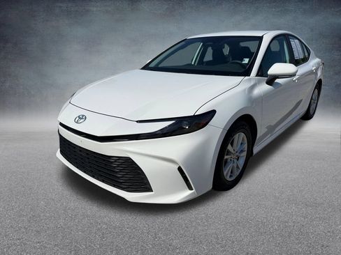 Used 2025 Toyota Camry LE FWD image 9