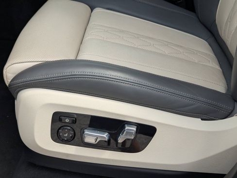 Used 2024 BMW ALPINA XB7 AWD/4WD image 22