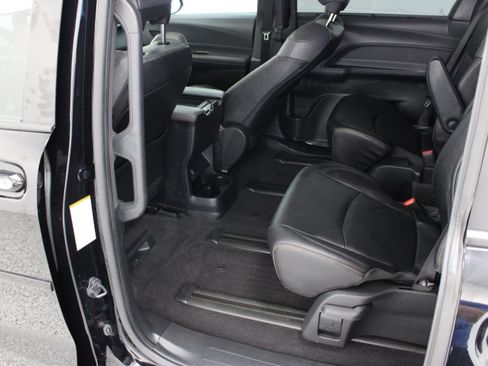 Used 2024 Toyota Sienna XLE Woodland Edition AWD/4WD image 29