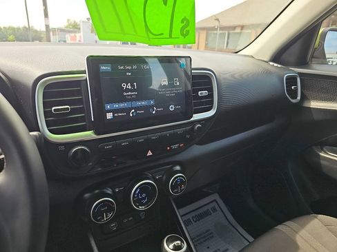 Used 2023 Hyundai Venue SEL image 26