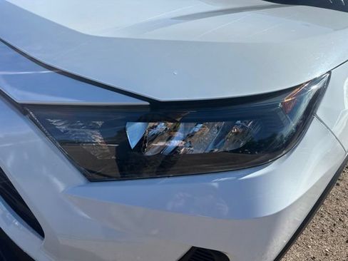 Used 2019 Toyota RAV4 LE AWD/4WD image 17