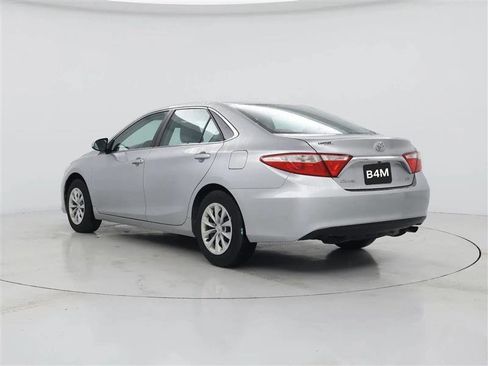 Used 2015 Toyota Camry SE image 3