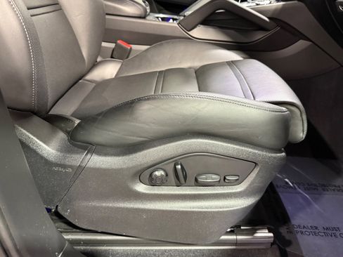 Used 2022 Porsche Cayenne image 54