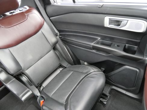 Used 2020 Ford Explorer Platinum w/ Premium Technology Package image 14