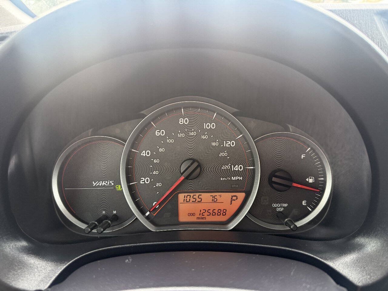 Used 2014 Toyota Yaris LE FWD image 17