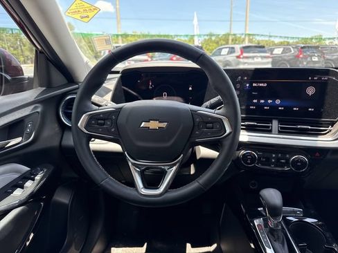 Used 2025 Chevrolet Trax LT w/ Driver Confidence Package FWD image 19