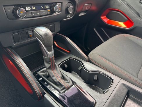 Used 2022 Nissan Frontier PRO-4X w/ Technology Package image 22