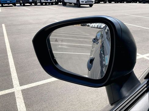 Used 2024 Nissan Rogue S image 28