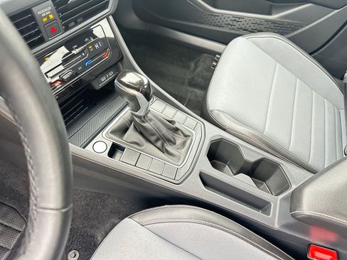 Used 2025 Volkswagen Jetta SE image 41