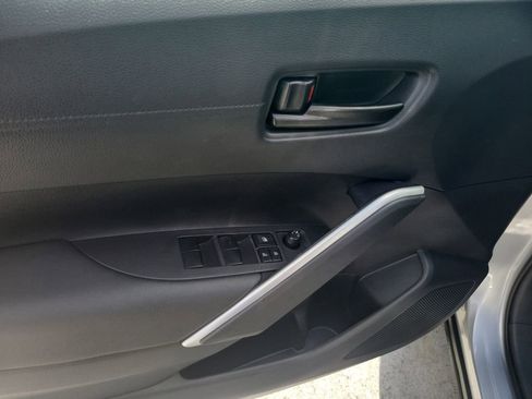 Used 2024 Toyota Corolla Cross SE image 19