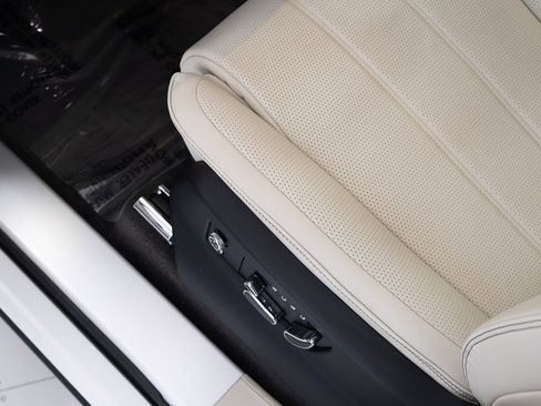 Used 2024 Bentley Bentayga V8 image 12