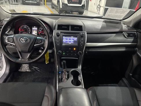 Used 2017 Toyota Camry SE w/ Four Season Floor Mat Package image 29