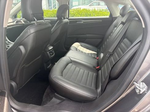 Used 2014 Ford Fusion SE w/ Equipment Group 502A FWD image 25