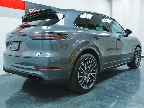Used 2020 Porsche Cayenne Turbo AWD/4WD image 28