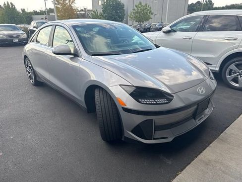 Used 2023 Hyundai Ioniq 6 SEL AWD/4WD image 2
