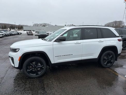 New 2026 Jeep Grand Cherokee Limited w/ Limited Altitude Package AWD/4WD image 6