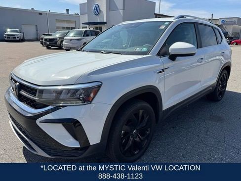 Certified 2023 Volkswagen Taos SE w/ Panoramic Sunroof Package AWD/4WD image 1
