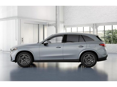 Used 2025 Mercedes-Benz GLC 350e 4MATIC image 34