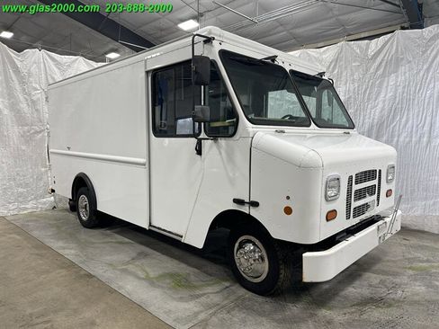 Used 2016 Ford E-350 and Econoline 350 Super Duty w/ A/C Prep Package image 2