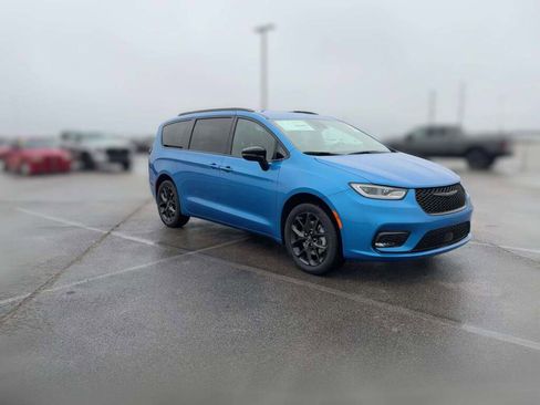 New 2026 Chrysler Pacifica Select image 16