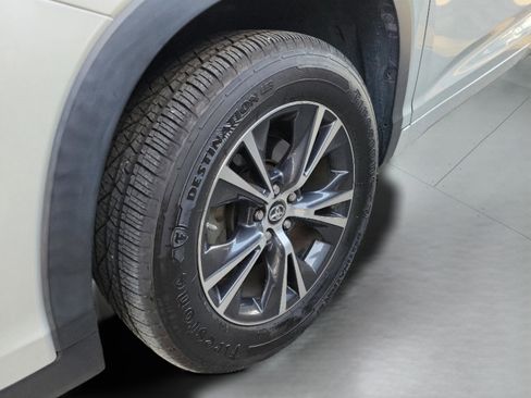 Used 2018 Toyota Highlander LE image 30