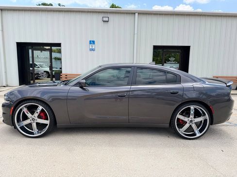 Used 2017 Dodge Charger SXT w/ Rallye Group RWD image 2