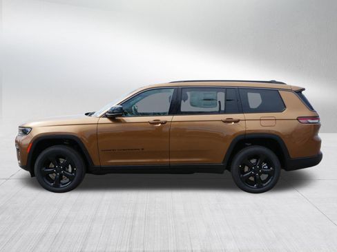 New 2026 Jeep Grand Cherokee L Limited AWD/4WD image 4